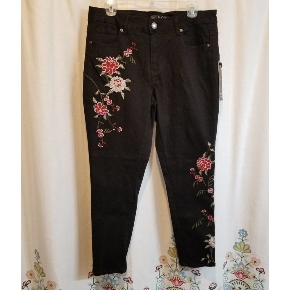 𝅺New black embroidered floral jeans high rise‎ size 12